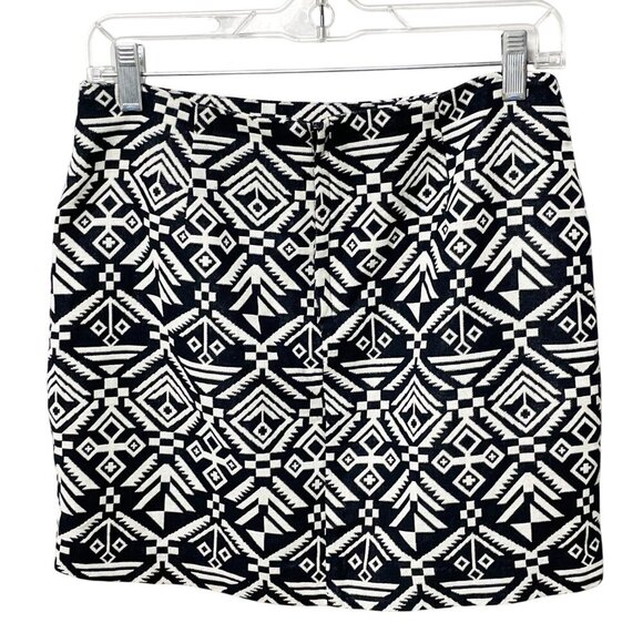 H&M Black and White Aztec/Tribal Print Lined Mini Skirt Women’s Size 6 - Picture 2 of 9